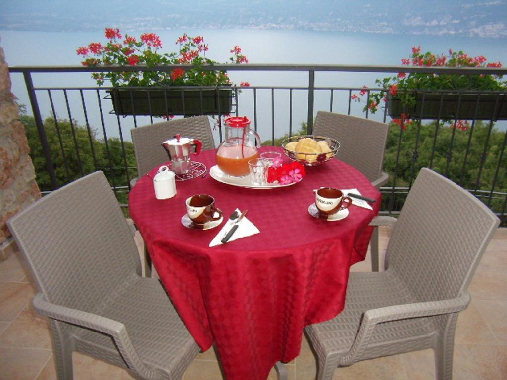 La Casa Di Pericle Aparthotel Brenzone sul Garda Rom bilde